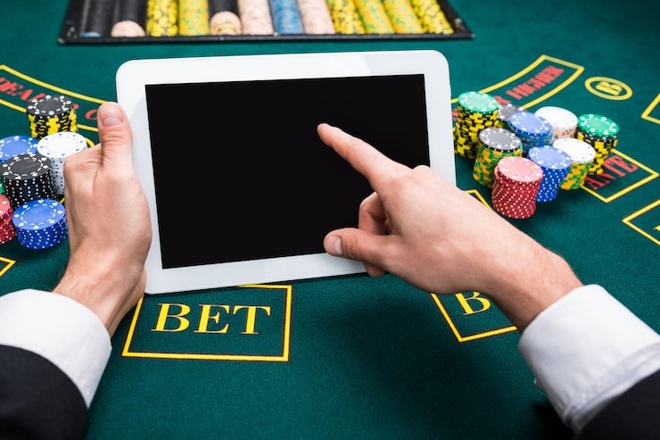Bangladesh adult reviewing Midas Fortune steps before account login